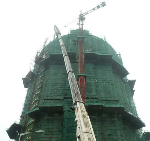 贺州市吊车在工地上作业